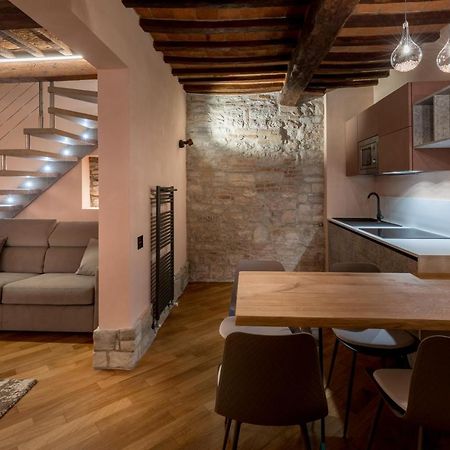 B&B Luxury Apartment Suite Gubbio 2 Camere E Divano Letto 外观 照片