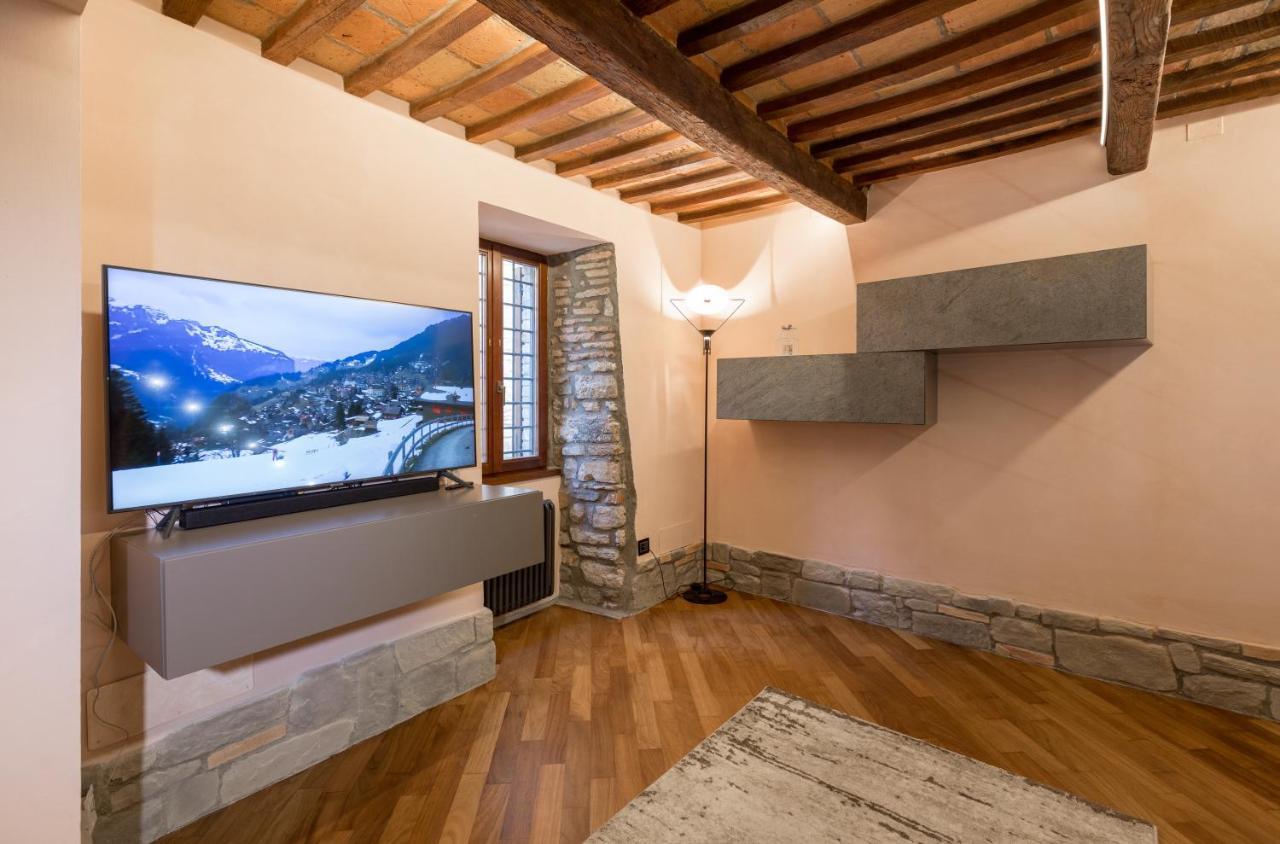 B&B Luxury Apartment Suite Gubbio 2 Camere E Divano Letto 外观 照片